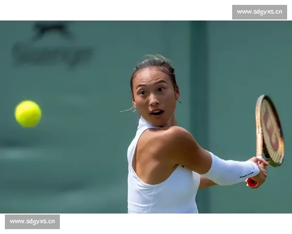 郑钦文鏖战温网!两升水饮尽追平,对手疑似爆粗引争议